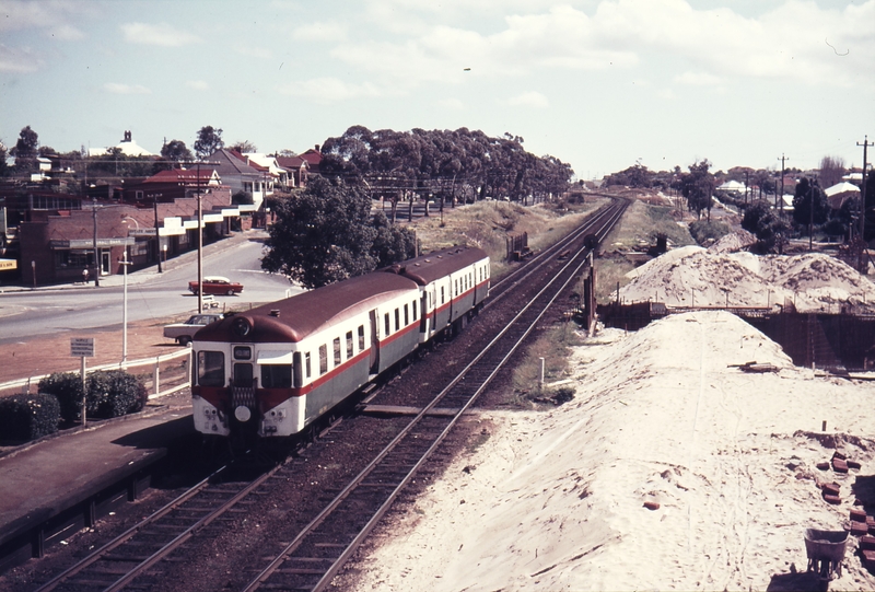 109642: Bayswater Up Suburban Railcar