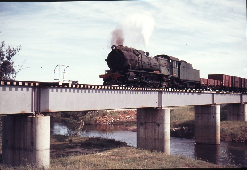 109703: Burekup Bridge Up Goods S 543