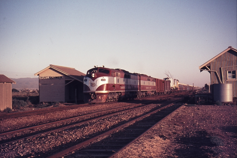 110045: Port Germein Westbound Trans Australian Express GM 4 GM 10