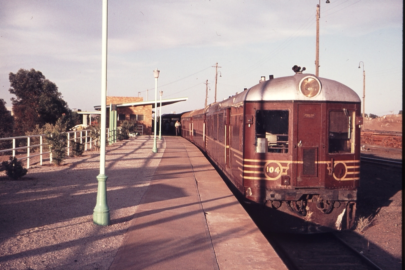 110078: Broken Hill Crystal Street Down Silver City Comet 104 leading