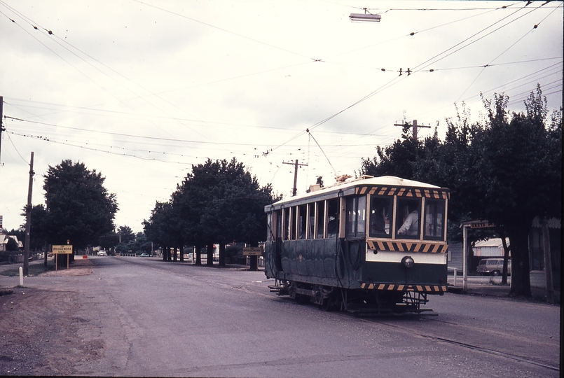 110110: North Bendigo Street at Arnold Street Up Scrubber Car