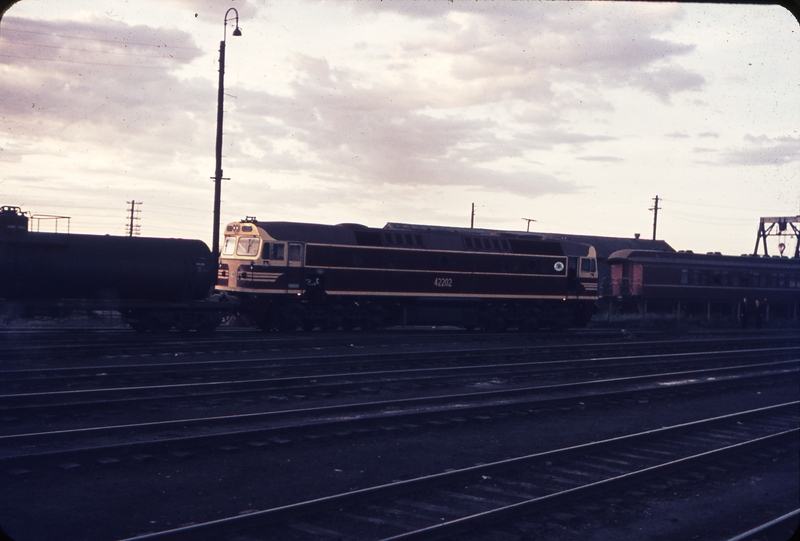 110117: Goulburn 42202 shunting