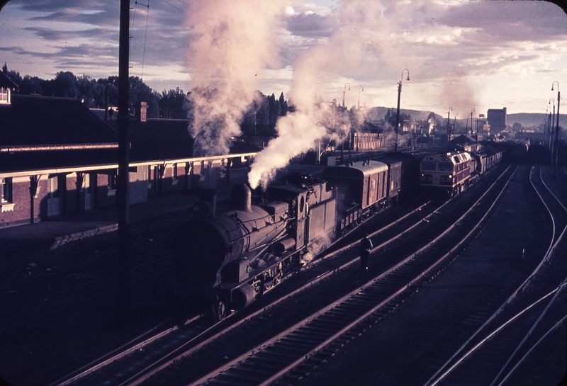 110119: Goulburn Shunter 5132 and Down Goods 42202