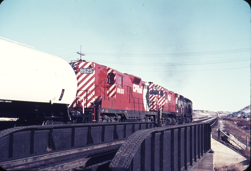 110446: Medicine Hat AB Mile 146.2 Maple Creek Sub. Eastbound Freight 4227 4233 8625