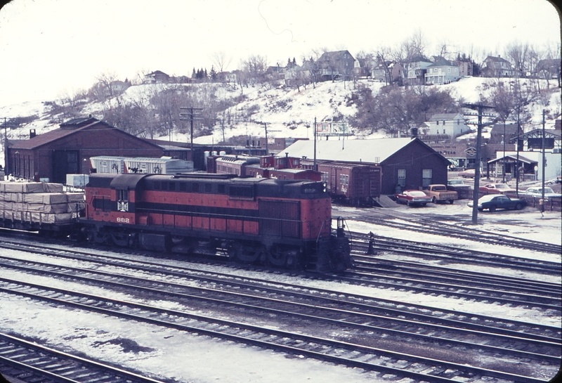 110449: Medicine Hat AB Bessemer and Lake Erie 882 on hire to CP Rail