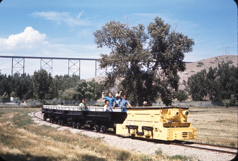 110510: Lethbridge AB Fort Whoop-Up Railway Passenger 3 0 gauge Battery Electric