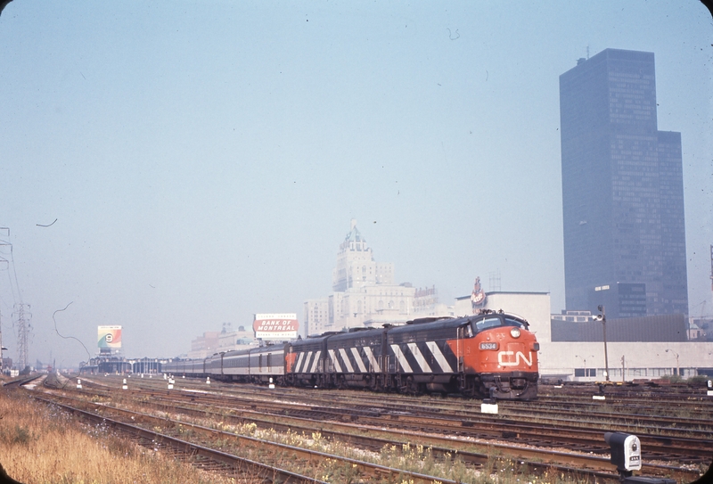 110563: Toronto Union Station No 60 Rapido 6534 66xx 65xx