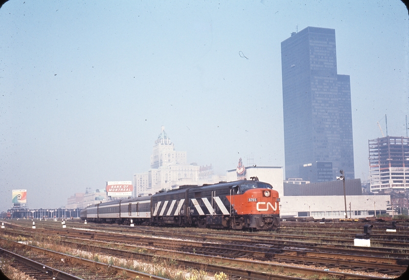 110567: Toronto Union Station No 50 Lakeshore 6765 6635