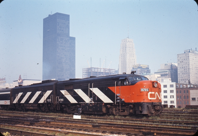 110568: Toronto Union Station No 50 Lakeshore 6765 6635