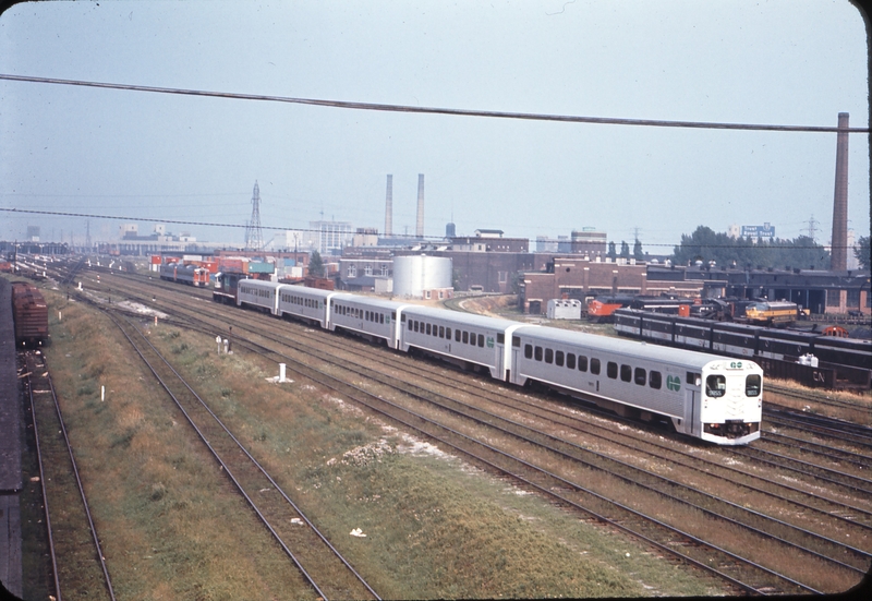 110596: Toronto ON Eastbound GO Transit Train Driving Trailer 9855 leading