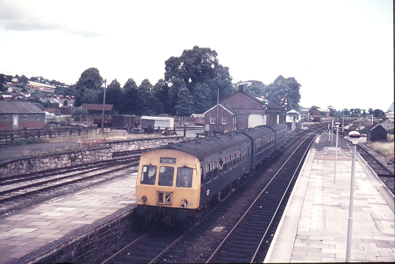 111018: BR Welshpool MGY 3-car DMU to Shrewsbury