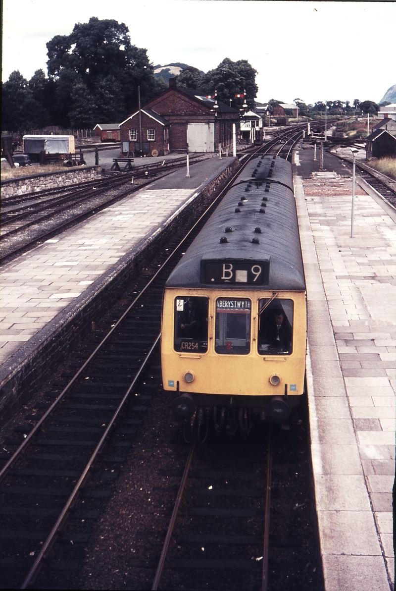 111019: BR Welshpool MGY 2-car DMU to Aberytswyth