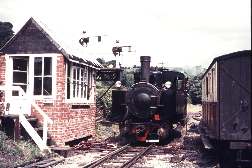 111033: W&LLR Llanfair Caereinion MGY No 10 Sir Drefaldwyn Shunting