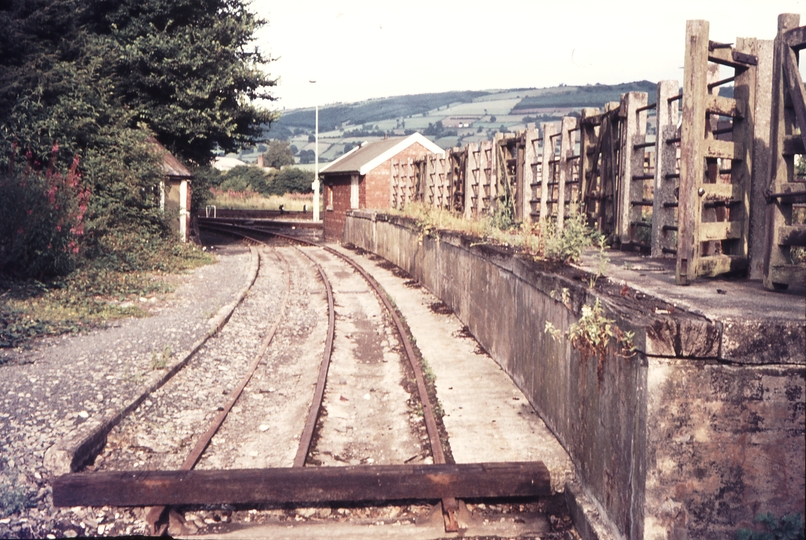 111063: BR Welshpool dual gauge track