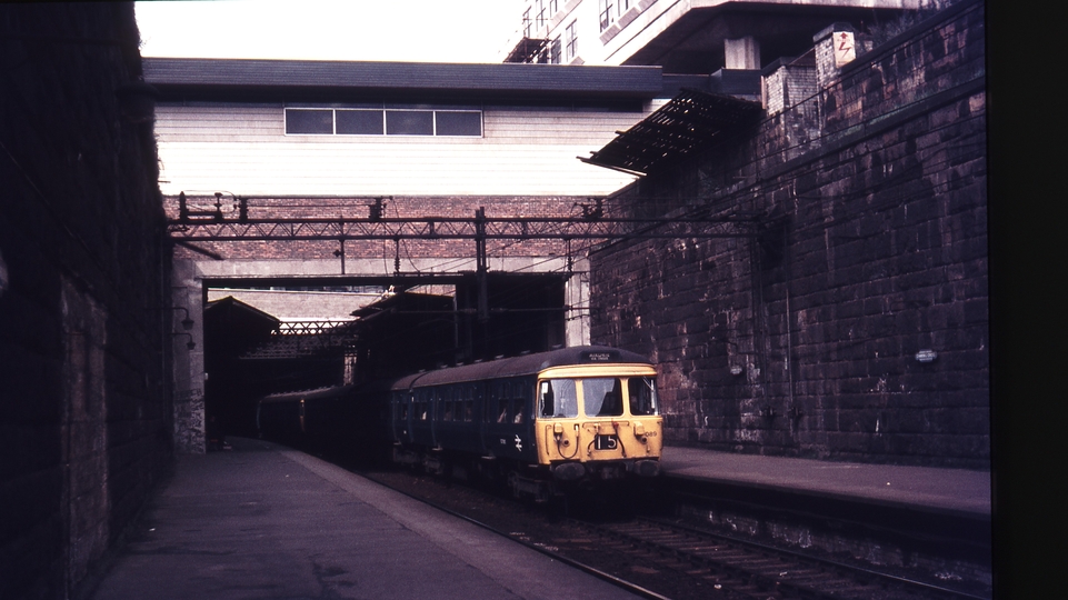 111305: BR Glasgow LKS Queen Street Lower Level Suburban EMU