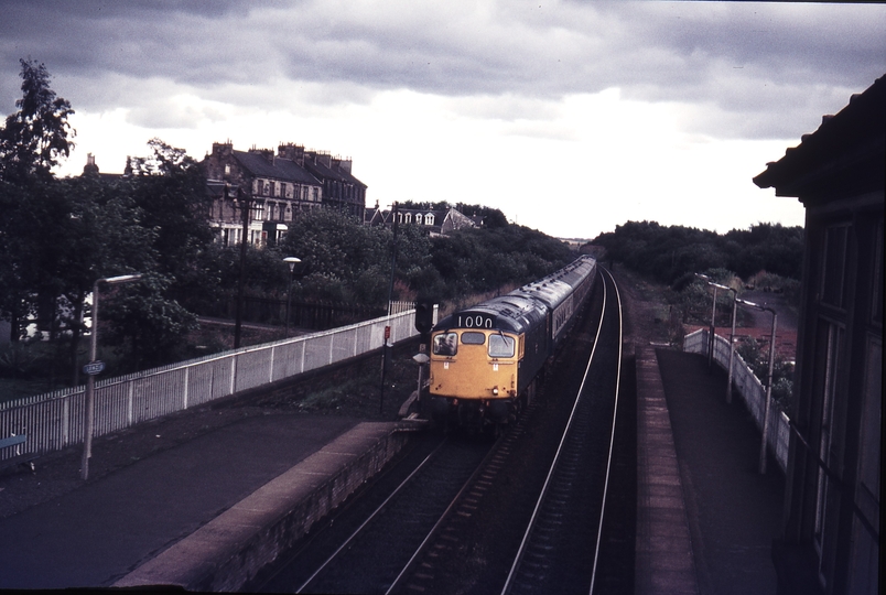 111307: BR Lenzie DNB 1230 Passenger from Edinborough