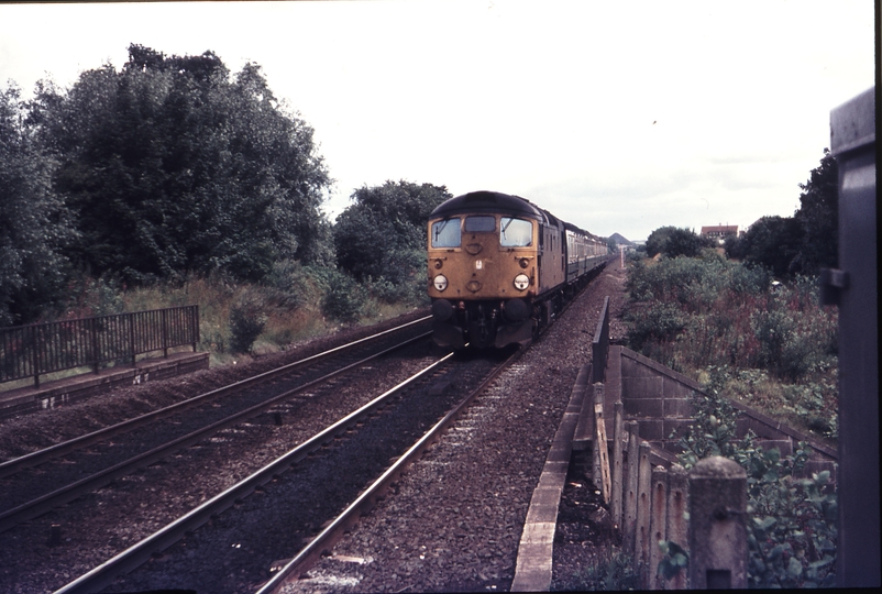 111312: BR Lenzie DNB 1400 Passenger from Edinborough