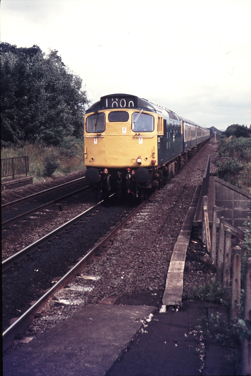 111314: BR Lenzie DNB Stopping Passenger from Edinburgh D 5392