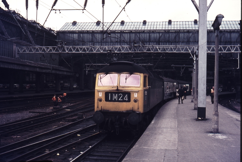 111330: BR Glasgow LKS Central Station 1020 Passenger to London D 1729