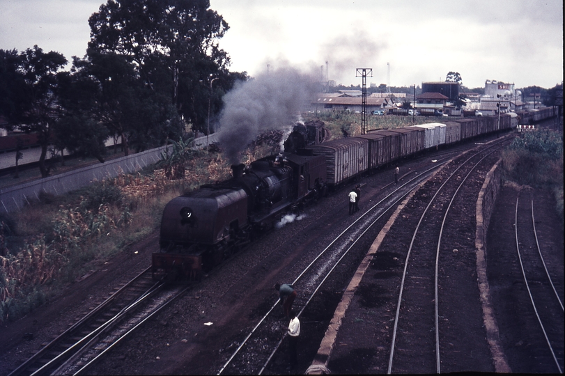 111438: Nairobi Kenya East Box Westbound Goods 6015
