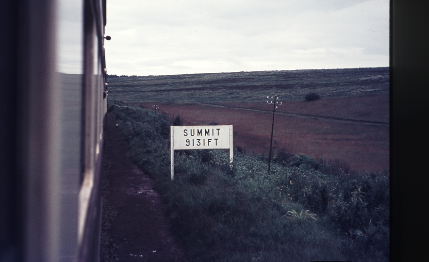 111540: Summit at 70M-6.5F East of Timboroa Kenya