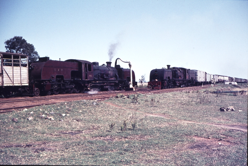 111638: Naro Moro Kenya Northbound Goods 6015 Southbound Mixed 6001 Umoja