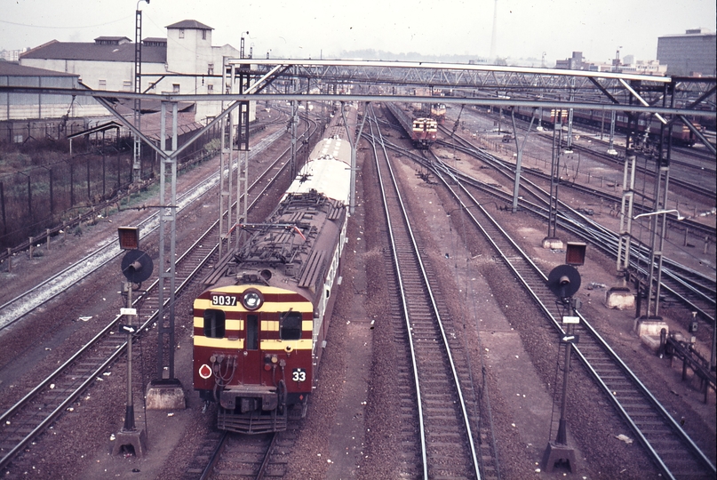 111655: Johannesburg South Africa Inbound Suburban Train 9037 leading