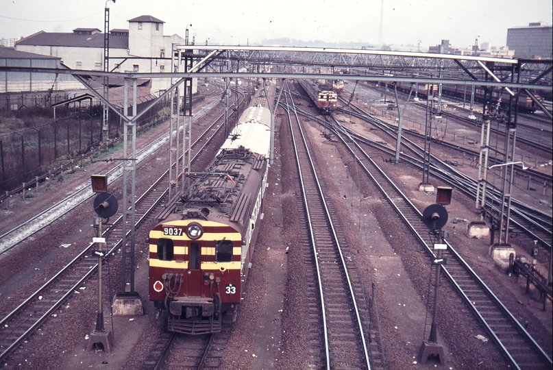 111655: Johannesburg South Africa Inbound Suburban Train 9037 leading