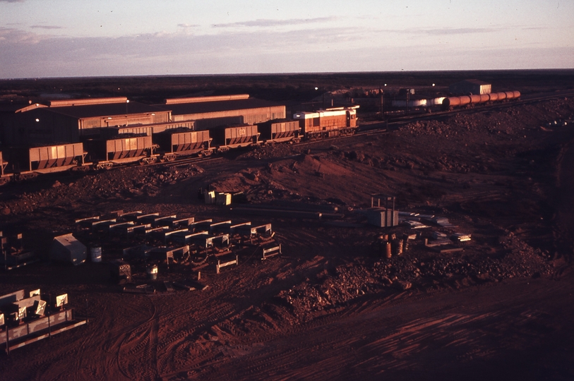 111830: Goldsworthy Railway Finucane Island No 3 propelling wagons over receival pit