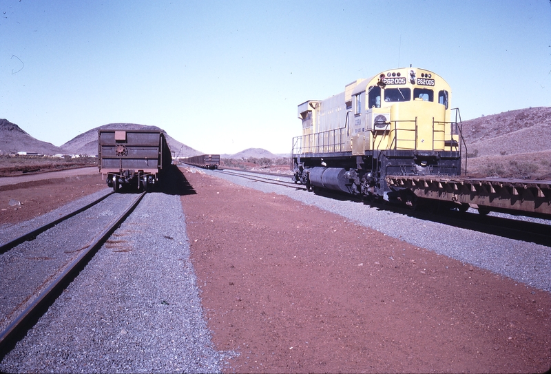 111931: Robe River Railway MKMO Depot at 7 Miles 262-005