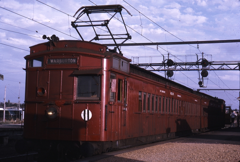 112205: Narre Warren Up AREA Special 2-car Swing Door 143 M leading