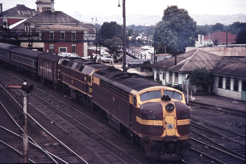 112225: Albury Up Intercapital Daylight 4201 42214