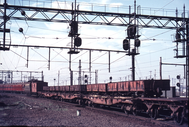 112326: Dudley Street Transfer train for narrow gauge wagons to Belgrave