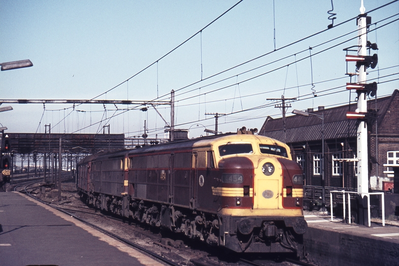 112328: Redfern Up Spirit of Progress 4454 4464