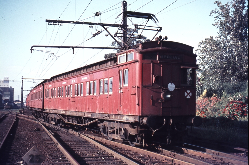 112363: Kensington Up Empty Cars for ARE Special 7-car Swing Door 87 M trailing