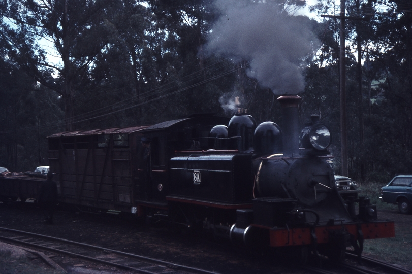 112431: Menzies Creek 6A shunting consist of Down Special Mixed