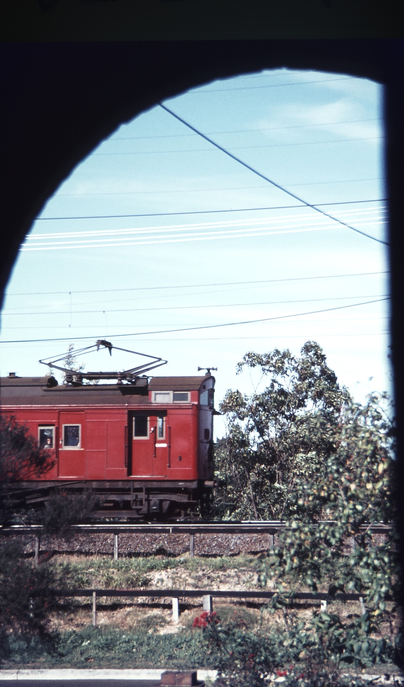 112454: Darebin up side Opposite No 54 Salisbury Avenue Up Suburban 2-car Tait