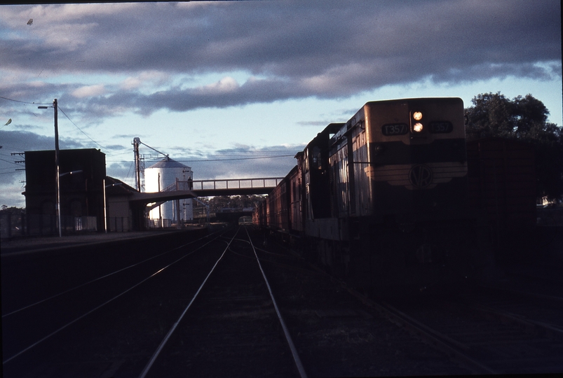 112482: Sunbury Up SPCC Vintage Train T 357