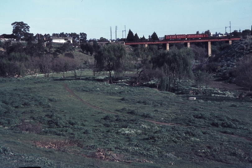 112504: Darebin Creek Bridge Suburban Train 2-car Tait