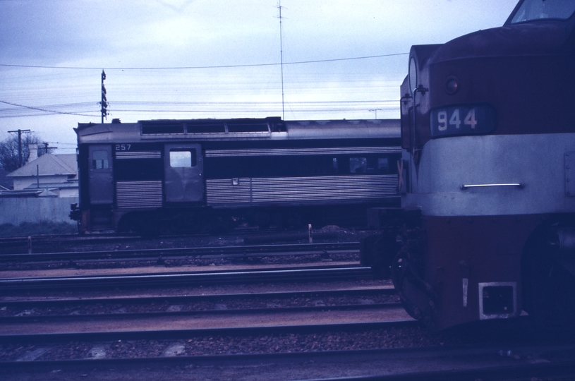 112522: Mount Gambier Empty Cars docking for Up Passenger 257 trailing and Shunter 944