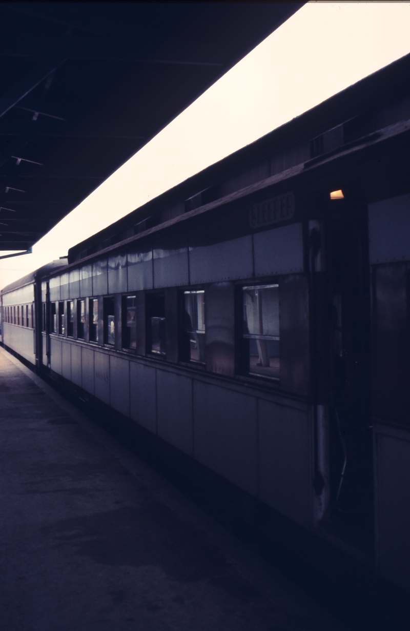 112525: Mount Gambier Angas Sleeper at Platform