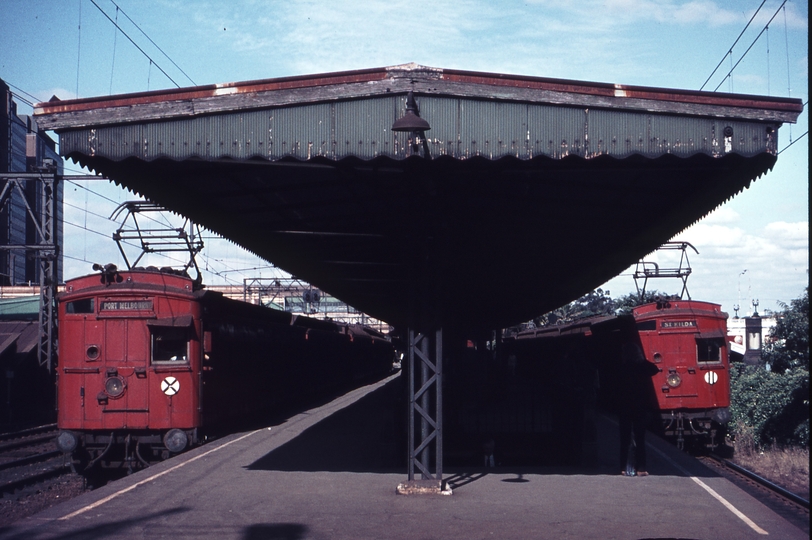 112631: Flinders Street Down Port Melbourne and St Kilda Suburbans Swing Door Ms leading