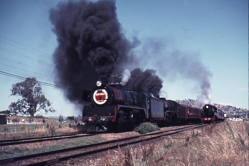 112652: Wodonga Uncle Bens Siding Up ARHS Special bg R 707 R 761 and Up ARHS Special sg 3820