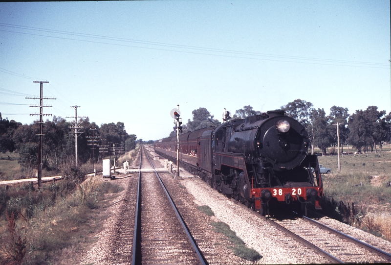 112669: Bowser - Wangaratta Up ARHS Special 3820 Taken from Up BG Special