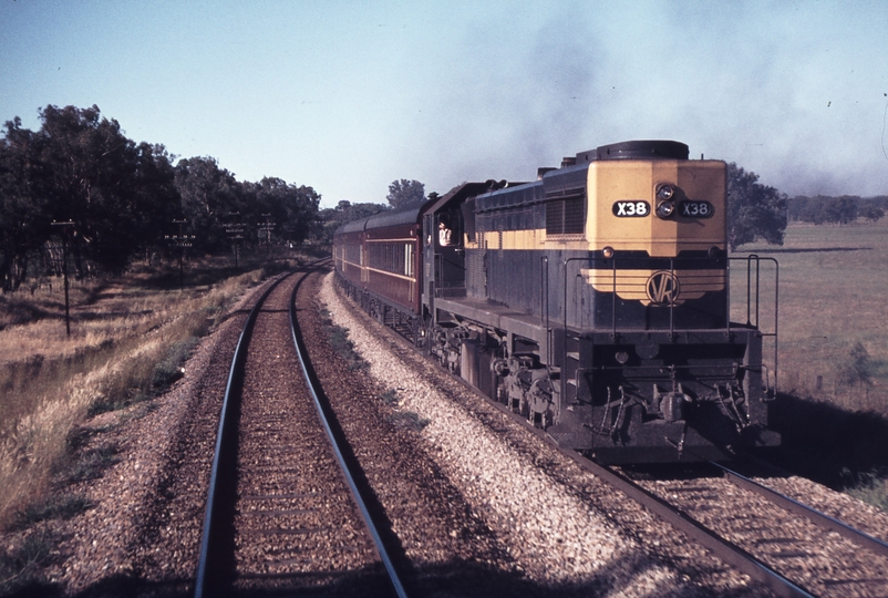 112671: Glenrowan down side On Bank Up Intercapital Daylight X 38 Taken from Up BG Special