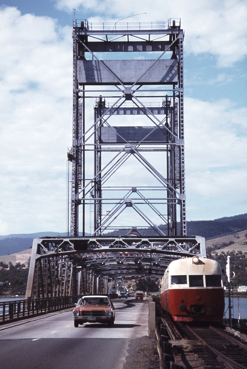 112708: Bridgewater Derwent River Bridge Down Railcar to New Norfolk