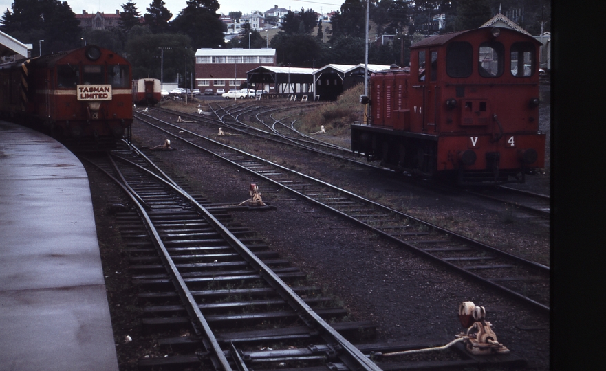 112740: Hobart Down Tasman Limited X 10 X 16 and Shunter V 4