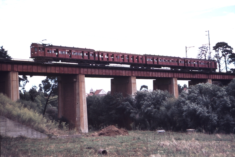 112821: Darebin Creek Bridge Down Suburban 4-car Tait