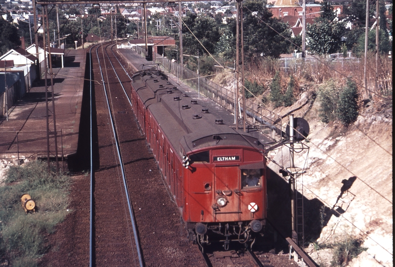 112822: Darebin Down Suburban 2-car Tait