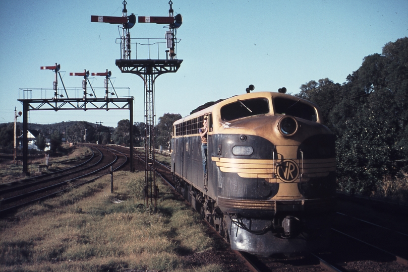 112884: Castlemaine B 69 backing down ARHS Special